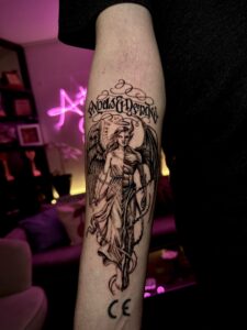 Kişiye özel dövme tasarımı